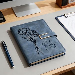 Diario de Cuero Personalizado con Flor del Mes de Nacimiento, Cuaderno de Lujo A5 con Nombre Grabado, Set de Papelería para Estudiantes - Product Image 3