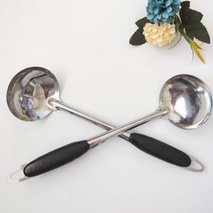 Cuchara de sopa negra de mango largo C117, cuchara para olla caliente, producto de tienda de dos yuanes, cuchara de sopa de mango largo, un yuan. - Product Image 1