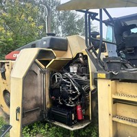 Vente de liquidation : Rouleau compresseur à double tambour Dynapac CC522 d'occasion 2010 avec cabine complète pour projets routiers en asphalte