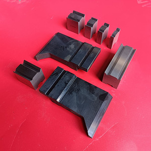 Matrices de pliage supérieures et inférieures à fente en V en alliage haute rigidité pour machine de pliage de métaux - Product Image 1
