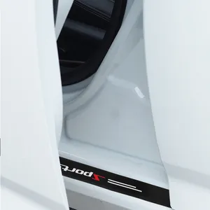 Kit 4 Peças Protetores de Soleira de Porta de Carro em Fibra de Carbono, Adesivos Antirrisco para Soleira, Adesivos Esportivos de Couro para Para-choque, Acessórios Automotivos - Product Image 3