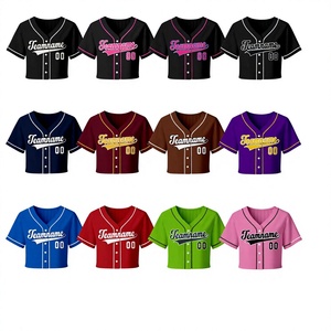 Maillot de baseball court tendance pour femme, personnalisable avec nom, tenue streetwear pour le jour du match, chemise de supporter mode - Product Image 3