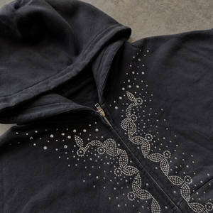 Sudadera con capucha negra personalizada para hombre, estilo desgastado, de tela gruesa, con efecto descolorido por el sol, con cremallera y pedrería, para fabricantes - Product Image 4