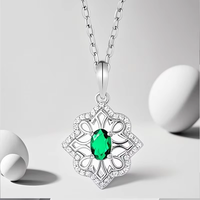 Collier Pendentif Vintage en Filigrane Plaqué Or avec Émeraude Ovale Verte et Diamant CZ, Collier Géométrique Creux pour Femme
