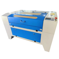 Machine de découpe et de gravure laser CO2 6090 pour la gravure acrylique sur bois à l'usine