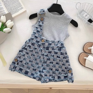 Set Due Pezzi da <span class=keywords><strong>Bambina</strong></span> 2025 Casual in Denim con Pantaloncini Monospalla a Tinta Unita, Salopette Estiva alla Moda <span class=keywords><strong>per</strong></span> Neonati Mix - Product Image 3