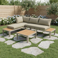 Ensemble de canapé sectionnel d'extérieur moderne en aluminium taupe clair en forme de L pour 4 personnes, table basse à lattes en teck, beige épais