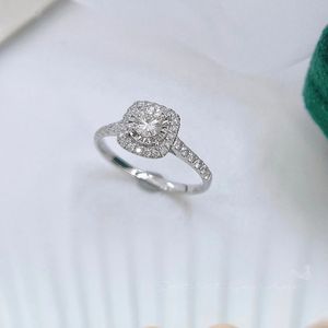 Anillo Xinfly de Oro Sólido de 18k con Piedra Central Redonda Cuadrada de Diamante Natural de 0.30CT H-vs - Product Image 5