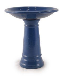 Bain d'oiseaux et mangeoire en céramique émaillée bleu cobalt brillant, design sur piédestal, pour extérieur, intérieur, maison, jardin, avec trou de drainage en terre cuite - Product Image 1