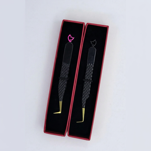 Pince à épiler professionnelle pour extensions de cils, à 90 degrés, en acier inoxydable, revêtement noir anti-magnétique, finition lisse dorée - Product Image 1