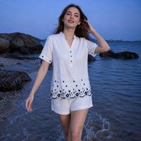 Nouvel Arrivage Blouse de Plage Ample pour Femme, Col V, Manches Courtes, Texturée Blanche, Broderie de Petites Fleurs Bleu Marine, Style Vacances