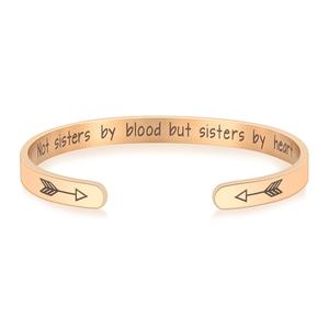 Bracelet en acier titane personnalisable avec des phrases gravées, ouverture en forme de C, bracelets tendance, pas de sang mais des sœurs par le cœur - Product Image 3