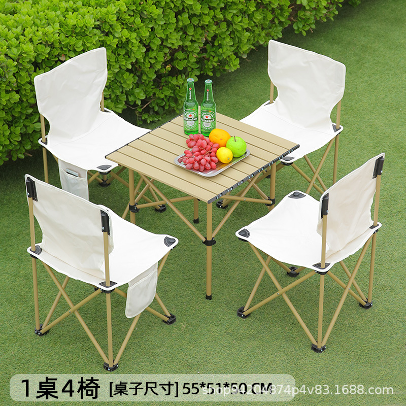 Table carrée beige et 4 chaises