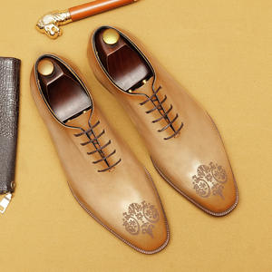 Fábrica al por mayor de zapatos de punta estrecha de cuero genuino para hombres Zapatos Oxford formales de negocios de estilo británico una pieza de zapatos de cuero de vaca - Product Image 3