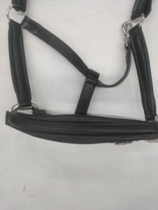 Licou de cheval en cuir durable de haute qualité avec bandeau nasal et cou rembourrés en cuir souple - Product Image 2