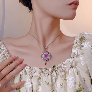 Collier Pendentif Fleur à Pompon en Cuivre Écologique avec Zircon Cubique Rose Taillé, Bijou Tendance pour Femme, Idéal pour le Bureau et les Voyages - Product Image 6