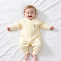 Combinaison bébé en coton rembourrée ODM OEM avec applique ours mignon, manches longues, fermeture à pression sur le devant, body pour nouveau-né, vêtements chauds pour bébé en automne