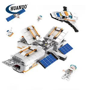 STEM TOYS space station Building blocks 732 pcs Educational block toys for boy