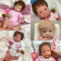 Poupée Reborn Fille de 20 pouces en Silicone Intégral, Cheveux Blonds Bouclés, Douce au Toucher, Détails Faciaux Réalistes, Compagnon Confortable pour Adulte