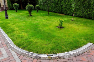 Cubierta de Acero Inoxidable Estampada para Canal de Drenaje de Hormigón Polímero, Drenaje Antideslizante, Superficie Pulida Moderna, Área Residencial - Product Image 5