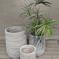 Set Pot Bunga Beton Modern 3 Buah, Pot Tanam Luar Ruangan Bentuk Bundar, Desain Minimalis, Warna Abu-abu untuk Penggunaan di Taman