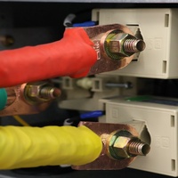 Rak dan Kabinet Pusat Data Kontainer Mini OEM, Distribusi Daya 32a, Desain Skalabel 42U untuk Stasiun Basis 5G Telekomunikasi