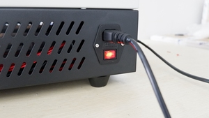 Máquina de Marcado Láser de Fibra de 20w 30w 50w con Cubierta Completamente Cerrada, para Teléfonos Móviles, Raycus con Rotatorio - Product Image 6