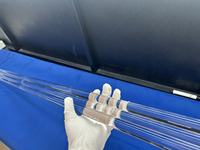 L'usine produit des tiges rondes en quartz fondu de haute pureté de grand diamètre, offrant des services de découpe, de soudage et de pliage.