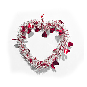 Decoraciones en forma de corazón para el Día de San Valentín, adornos colgantes de plástico rojo y blanco para decoración de festivales. - Product Image 3