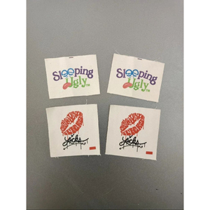 ป้ายเสื้อผ้าโพลีเอสเตอร์ขนาด 28 มม. ป้ายโลโก้ดีไซน์ขายดี ป้ายเสื้อผ้าพิมพ์ลาย ป้ายพิมพ์ลาย ป้ายเสื้อผ้า - Product Image 1