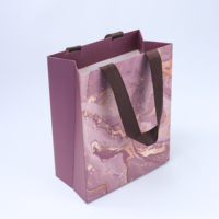 Impression de logo personnalisée pour les cadeaux publicitaires de magasins de vêtements haut de gamme, dossiers en carton recyclé de couleur et de taille personnalisées, réutilisables