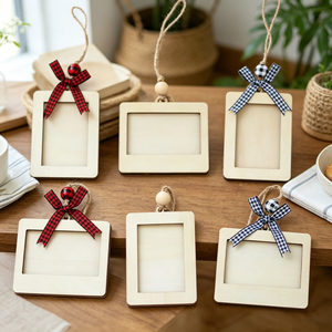 Cornici Fotografiche Natalizie Personalizzabili in Legno Ecologico da Appendere con Fiocco per Casa, Regalo e Decorazioni Natalizie - Product Image 4