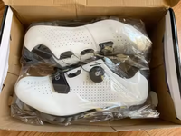 Nouvelles chaussures de vélo respirantes pour hommes et femmes, semelle rigide, système de blocage, pour le cyclisme sur route, en mesh, pour l'extérieur, avec maintien et absorption des chocs, marque OEM