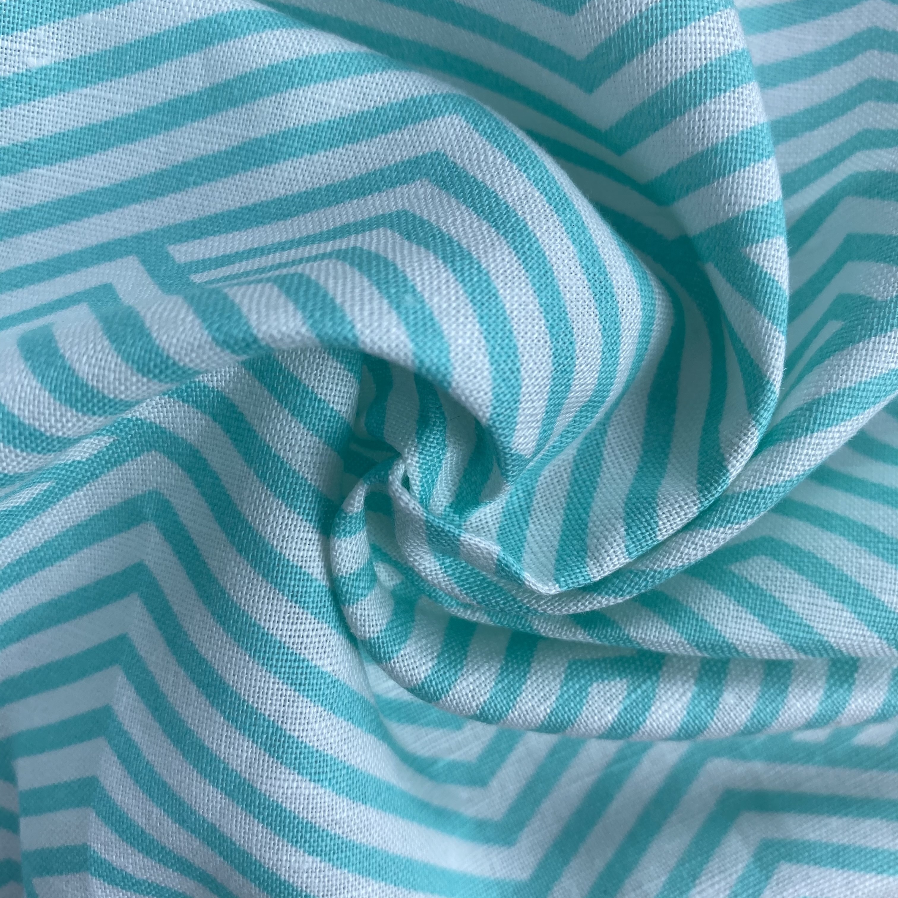 Новая модная устойчивая ткань из хлопка и льна с принтом 135gsm для платья-рубашки