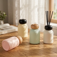 En gros : Bouteille diffuseur vide en verre, sérigraphie pour parfum, diffuseur à bâtonnets, boîte, bâtonnets, contenant de parfum ambré pour la maison