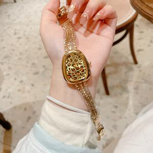 Reloj de Cuarzo para Mujer con Esfera Retro, Correa de Acero Inoxidable, Resistente al Agua, Venta al Por Mayor de Fábrica - Product Image 4