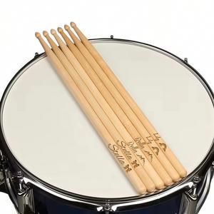 Baquetas de Arce Grabadas 5A, Baquetas Personalizadas con Nombre, Regalo Ideal para Músicos y Grupos - Product Image 1