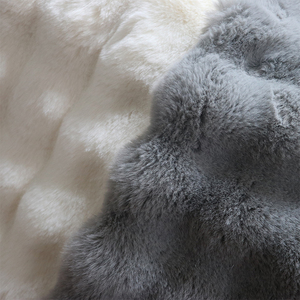 Hàng Mới Mùa Đông Giả 100% Polyester Mờ <span class=keywords><strong>Fluffy</strong></span> Faux <span class=keywords><strong>Fur</strong></span> Minky Bong Bóng Thỏ Sang Trọng Vải Cho Sofa Áo May Mặc - Product Image 3