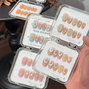 Faux ongles courts en amande faits à la main, effet French, avec fleurs 3D, œil de chat et dégradé, premium, amovibles, pour salon et DIY - Product Image 3