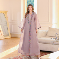 Stock élégant deux pièces musulman Abaya moyen-orient brodé maille longue robe pour les femmes décontracté pour la célébration de l'Aïd en gros