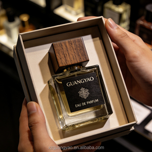 Flacon de parfum en verre transparent carré vide à sertir, best-seller, 50 ml, boîte cadeau avec couvercle en bois carré - Product Image 1