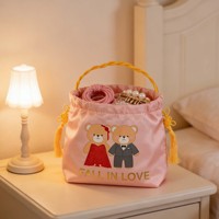 Pochette en satin rose de luxe en gros avec cordon de serrage, impression de logo personnalisé, sac cadeau portable pour souvenirs de mariage et emballage de bijoux