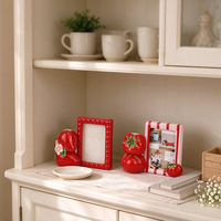 Cadre photo en céramique Redeco en forme de fraise et de tomate, sculpture de fruits rouges, support d'image de bureau pour la décoration de cuisine et de chambre d'enfant