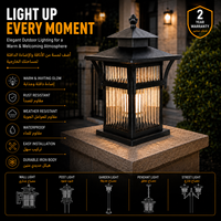 Lampe de poteau extérieure moderne avec verre cannelé et supports de toit décoratifs
