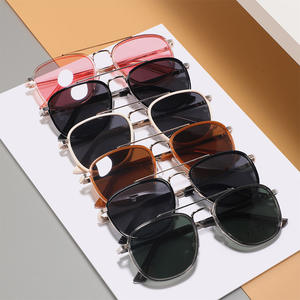 Gafas de Sol con Marco Metálico, Protección UV400, Unisex, para Viajes, Conducir y Atuendos Modernos - Product Image 3