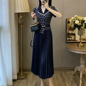 Miyake Vintage Plissee-Kleid mit Polka-Dot-Muster und <span class=keywords><strong>Blazer</strong></span>-Kragen - Freizeitkleid mit Taillierung und Plissee-Design Hochwertiges Damenkleid - Product Image 3