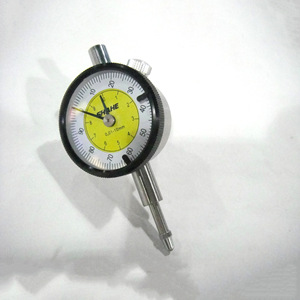 Indicateur à cadran à aiguille Sanwa de qualité stable, avec une précision de 0,01 mm et un indicateur à cadran à aiguille de 0 à 10 mm avec sangle dorsale. - Product Image 1