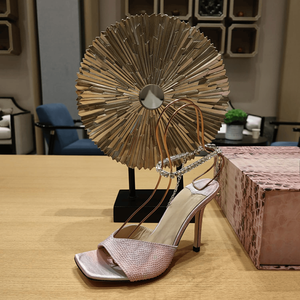 Zapatos de Tacón Alto Jimmy de Alta Calidad con Incrustaciones de Diamantes, Correa de Cadena, Ajuste Delgado, Modernos y Elegantes, Nuevo Éxito de Ventas - Product Image 6