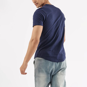เสื้อยืดลำลองแขนสั้นทรงปกติสำหรับผู้ชาย ผ้าฝ้าย 100% เป็นมิตรกับสิ่งแวดล้อม ระบายอากาศได้ดี บริการ OEM แบบกำหนดเอง คุณภาพสูง - Product Image 5