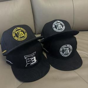 Gorras de Béisbol y Snapback de Ala <span class=keywords><strong>Plana</strong></span> para Hombre al por Mayor con Parche Bordado Negro, OEM, MOQ Bajo y Logo Personalizado - Product Image 2
